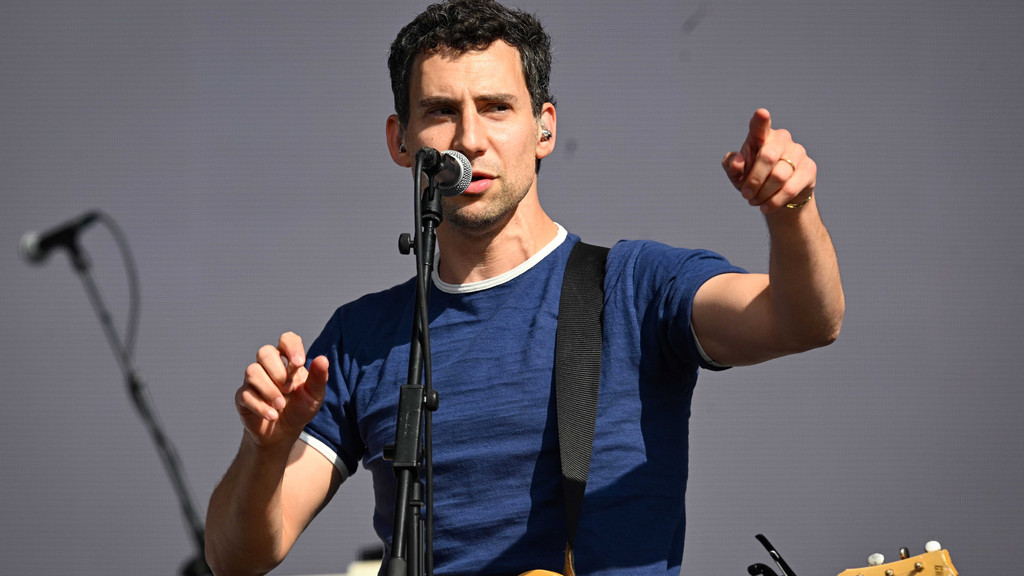 Jack Antonoff Calls Out AI-Using Artists: Why He Thinks It’s ‘Embarrassing’ and What It Means for the Music Industry Jack Antonoff Calls Out AI-Using Artists: Why He Thinks It’s ‘Embarrassing’ and What It Means for the Music Industry