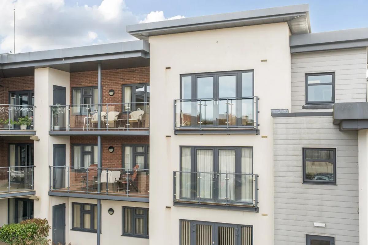 Discover Your Dream Two-Bedroom Flat in Exmouth: Stylish Living for Only £325,000! Discover Your Dream Two-Bedroom Flat in Exmouth: Stylish Living for Only £325,000!