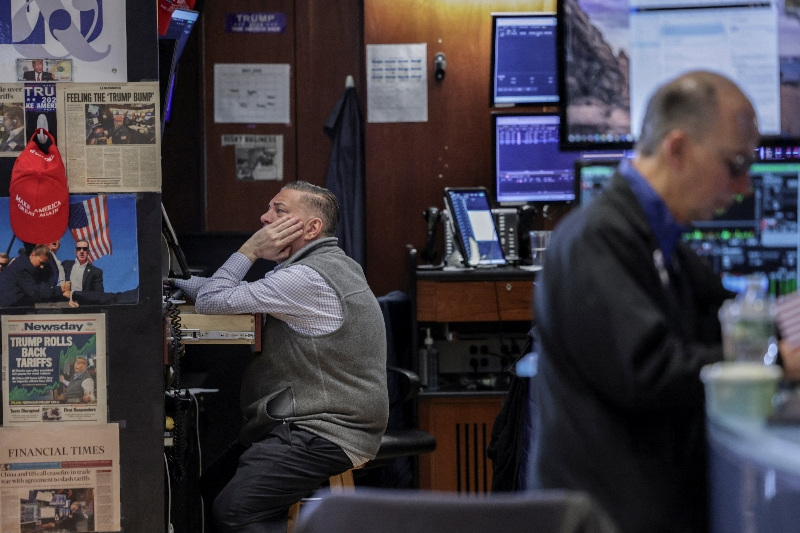 Wall Street Dips Amid Rising Yields and Inflation Concerns: What It Means for Your Investments Wall Street Dips Amid Rising Yields and Inflation Concerns: What It Means for Your Investments