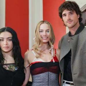 Discover How Margot Robbie Rocks the Markgong Sheer Illusion Dress with Stylish Bra Options! Discover How Margot Robbie Rocks the Markgong Sheer Illusion Dress with Stylish Bra Options!