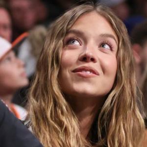 Sydney Sweeney Dazzles in Jaw-Dropping Mini-Dress After Captivating Performance as Christy Salters Sydney Sweeney Dazzles in Jaw-Dropping Mini-Dress After Captivating Performance as Christy Salters