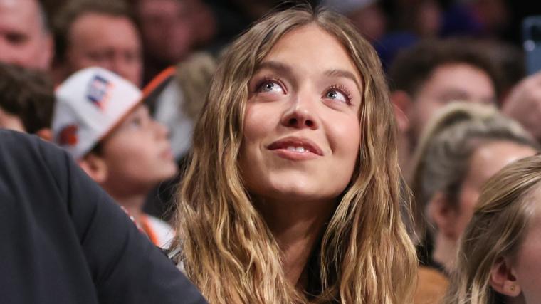 Sydney Sweeney Dazzles in Jaw-Dropping Mini-Dress After Captivating Performance as Christy Salters Sydney Sweeney Dazzles in Jaw-Dropping Mini-Dress After Captivating Performance as Christy Salters