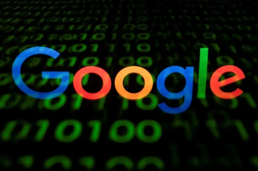 Logo-ul Comisiei Europene alături de interfața Google Search cu grafice ce ilustrează investigație Google privind licitații publicitate. | sursa foto: News.ro Logo-ul Comisiei Europene alături de interfața Google Search cu grafice ce ilustrează investigație Google privind licitații publicitate. | sursa foto: News.ro