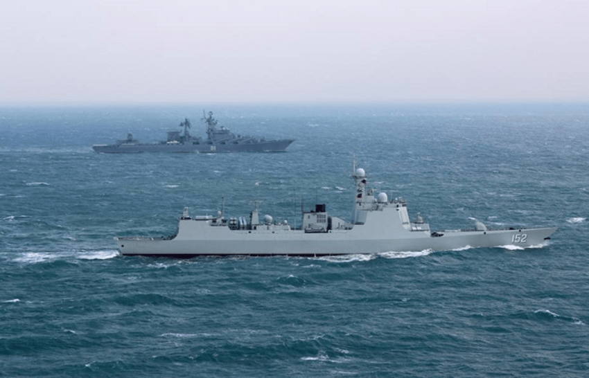 Flote militare chineze cu avioane de vânătoare și nave de război în exerciții militare China Taiwan, tensiuni militare și apărare Taiwan activă. | sursa foto: News.ro Flote militare chineze cu avioane de vânătoare și nave de război în exerciții militare China Taiwan, tensiuni militare și apărare Taiwan activă. | sursa foto: News.ro