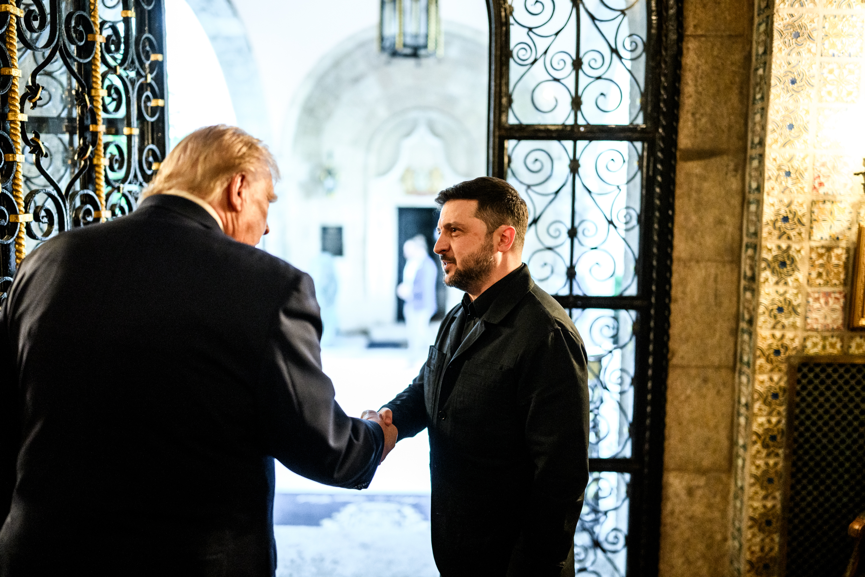 Oficiali europeni și ucraineni în videoconferință discutând negocieri pace Ucraina, garanții securitate și diplomație militară pentru armistițiu durabil | sursa foto: News.ro Oficiali europeni și ucraineni în videoconferință discutând negocieri pace Ucraina, garanții securitate și diplomație militară pentru armistițiu durabil | sursa foto: News.ro