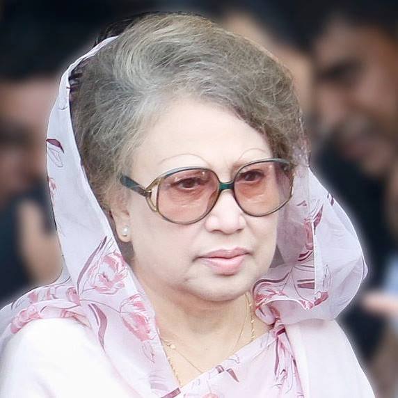 Khaleda Zia vorbind la un miting politic în Bangladesh, evidențiind rivalitatea politică cu Sheikh Hasina în guvernare. | sursa foto: News.ro Khaleda Zia vorbind la un miting politic în Bangladesh, evidențiind rivalitatea politică cu Sheikh Hasina în guvernare. | sursa foto: News.ro