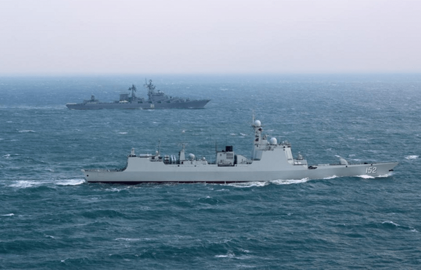 Nave chineze în retragere în largul Taiwanului după exerciții militare, cu nave ale pazei de coastă taiwaneze monitorizând zona maritimă. | sursa foto: News.ro Nave chineze în retragere în largul Taiwanului după exerciții militare, cu nave ale pazei de coastă taiwaneze monitorizând zona maritimă. | sursa foto: News.ro