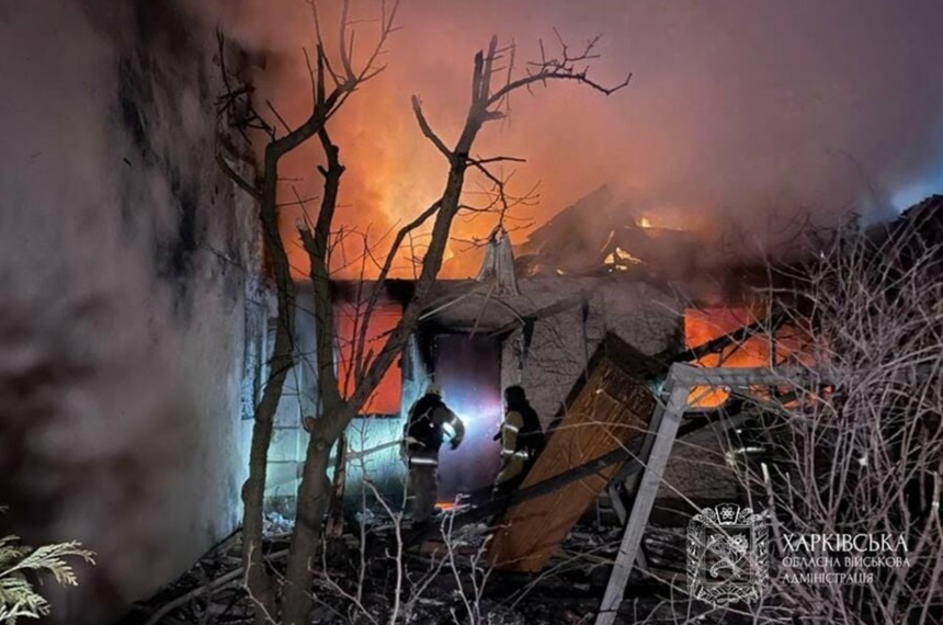 Zone rezidențiale din Harkov și Sumî afectate de atacuri rusești Ucraina, victime civile și rețea energetică avariată vizibilă în distrugeri. | sursa foto: News.ro Zone rezidențiale din Harkov și Sumî afectate de atacuri rusești Ucraina, victime civile și rețea energetică avariată vizibilă în distrugeri. | sursa foto: News.ro