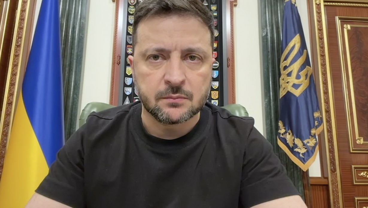 Volodimir Zelenski la conferință de presă în Vilnius anunțând finalizarea documentului privind garanții securitate SUA pentru Ucraina, semnare document așteptată. | sursa foto: News.ro Volodimir Zelenski la conferință de presă în Vilnius anunțând finalizarea documentului privind garanții securitate SUA pentru Ucraina, semnare document așteptată. | sursa foto: News.ro