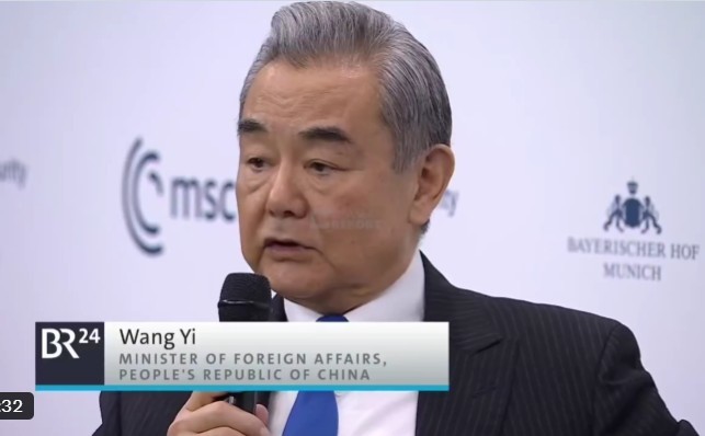 Ministrul de externe chinez Wang Yi vorbind la Conferința de securitate München despre conflict Ucraina și negocieri pace, subliniind relații China-UE. | sursa foto: News.ro Ministrul de externe chinez Wang Yi vorbind la Conferința de securitate München despre conflict Ucraina și negocieri pace, subliniind relații China-UE. | sursa foto: News.ro