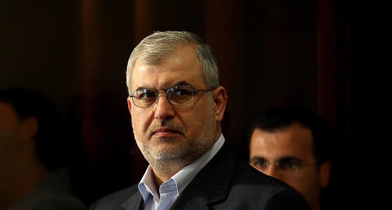 Mohammad Raad în timpul unui discurs oficial, lider Hezbollah Liban, asociat cu atacuri IDF recente asupra grupării în sudul Libanului | sursa foto: News.ro Mohammad Raad în timpul unui discurs oficial, lider Hezbollah Liban, asociat cu atacuri IDF recente asupra grupării în sudul Libanului | sursa foto: News.ro