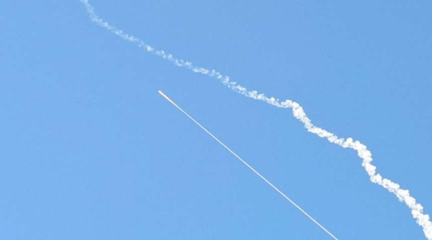 Avioane militare israeliene lansând lovituri aeriene simultane asupra pozițiilor Hezbollah din Teheran și Beirut în conflictul regional | sursa foto: News.ro Avioane militare israeliene lansând lovituri aeriene simultane asupra pozițiilor Hezbollah din Teheran și Beirut în conflictul regional | sursa foto: News.ro