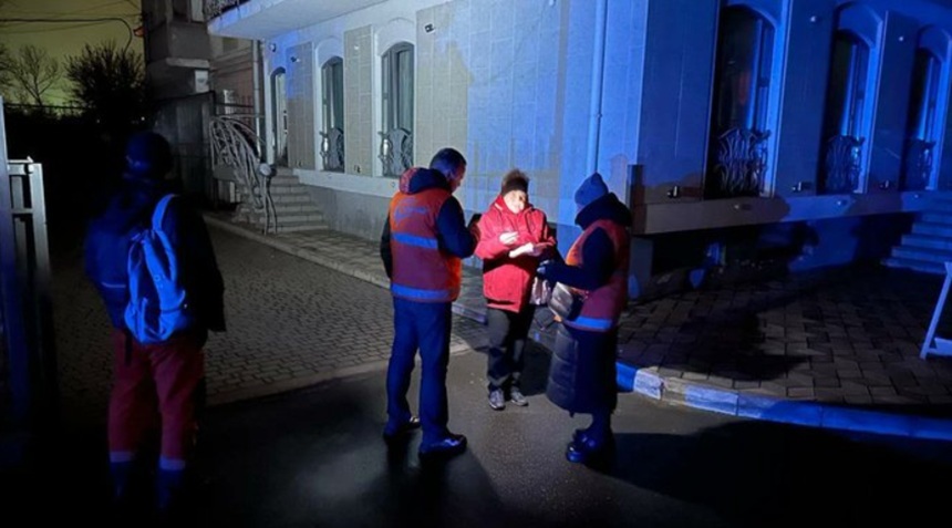 Depozite agricole și clădiri portuare din Odesa avariate după atacuri rusești Ucraina, cu pene curent în nord afectând rețeaua energetică. | sursa foto: News.ro Depozite agricole și clădiri portuare din Odesa avariate după atacuri rusești Ucraina, cu pene curent în nord afectând rețeaua energetică. | sursa foto: News.ro