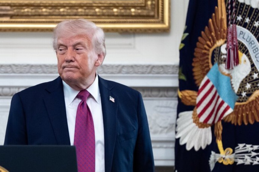 Donald Trump evacuat de la Casa Albă în timpul focurilor de armă, agent Secret Service rănit și suspect reținut de poliție lângă clădirea oficială | sursa foto: News.ro Donald Trump evacuat de la Casa Albă în timpul focurilor de armă, agent Secret Service rănit și suspect reținut de poliție lângă clădirea oficială | sursa foto: News.ro