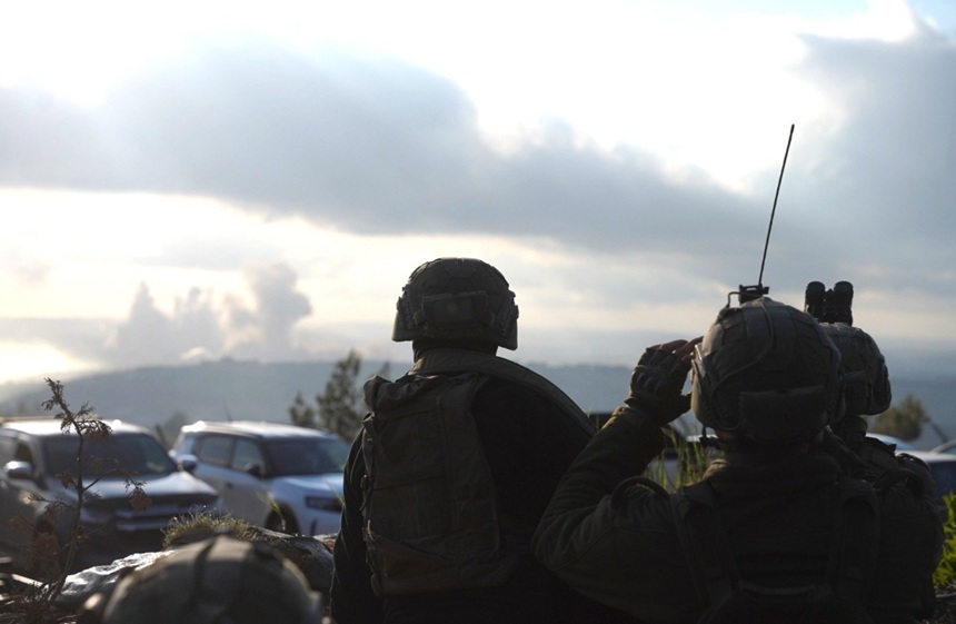 Clădiri avariate și fum dens în localitate din sud Liban după atacuri israeliene Liban, victime atacuri și evacuare localități sud Liban în curs. | sursa foto: News.ro Clădiri avariate și fum dens în localitate din sud Liban după atacuri israeliene Liban, victime atacuri și evacuare localități sud Liban în curs. | sursa foto: News.ro