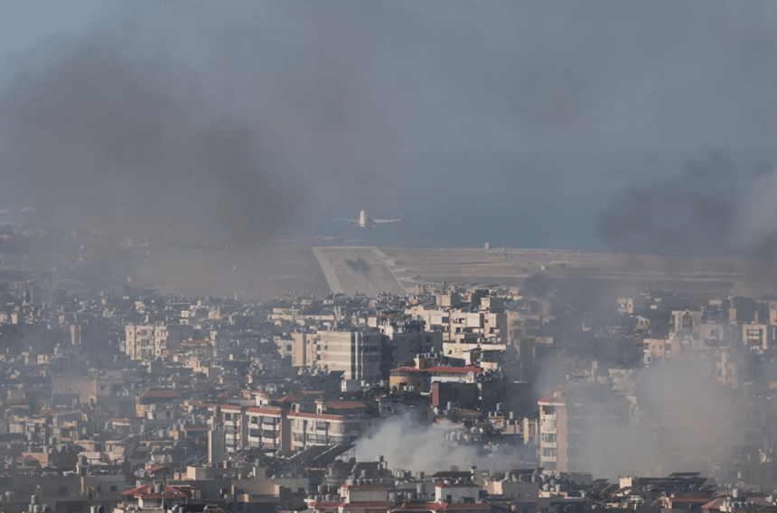Vehicule avariate și clădiri afectate în sudul Libanului după atacuri israeliene Liban cu victime civile și drone Hezbollah în zonă | sursa foto: News.ro Vehicule avariate și clădiri afectate în sudul Libanului după atacuri israeliene Liban cu victime civile și drone Hezbollah în zonă | sursa foto: News.ro