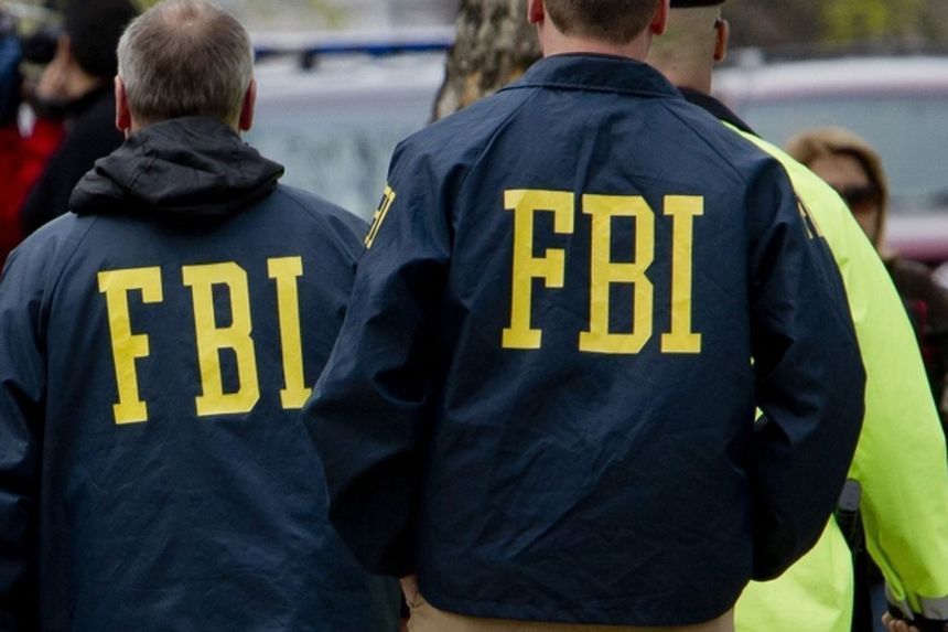 Tânărul suspect de împușcături Casa Albă, cu tulburări mintale, escortat de agenți ai Serviciilor Secrete lângă perimetrul securizat | sursa foto: News.ro Tânărul suspect de împușcături Casa Albă, cu tulburări mintale, escortat de agenți ai Serviciilor Secrete lângă perimetrul securizat | sursa foto: News.ro