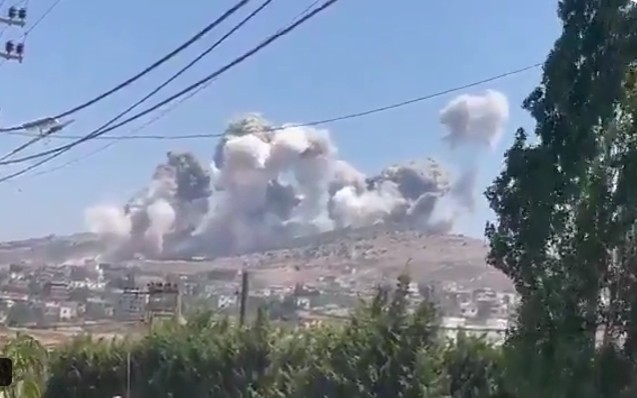 Coloană de vehicule civile și militare evacuând sudul Libanului sub atacuri Hezbollah, în contextul conflictului Israel-Liban intensificat. | sursa foto: News.ro Coloană de vehicule civile și militare evacuând sudul Libanului sub atacuri Hezbollah, în contextul conflictului Israel-Liban intensificat. | sursa foto: News.ro