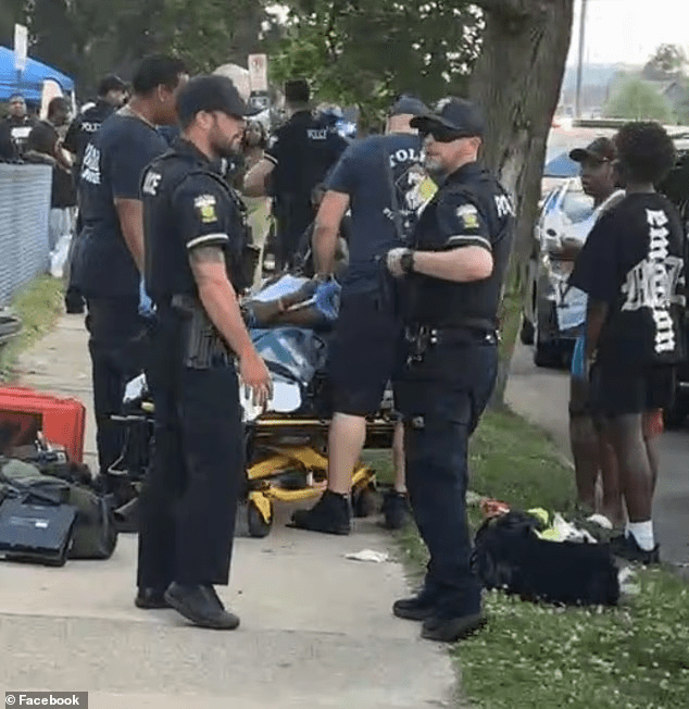 Persoane fugind panicat în timpul împuşcăturilor la festivalul din Ohio, cu poliţişti şi victime împuşcături asistate la faţa locului, suspecţi împuşcături căutaţi. | sursa foto: News.ro Persoane fugind panicat în timpul împuşcăturilor la festivalul din Ohio, cu poliţişti şi victime împuşcături asistate la faţa locului, suspecţi împuşcături căutaţi. | sursa foto: News.ro