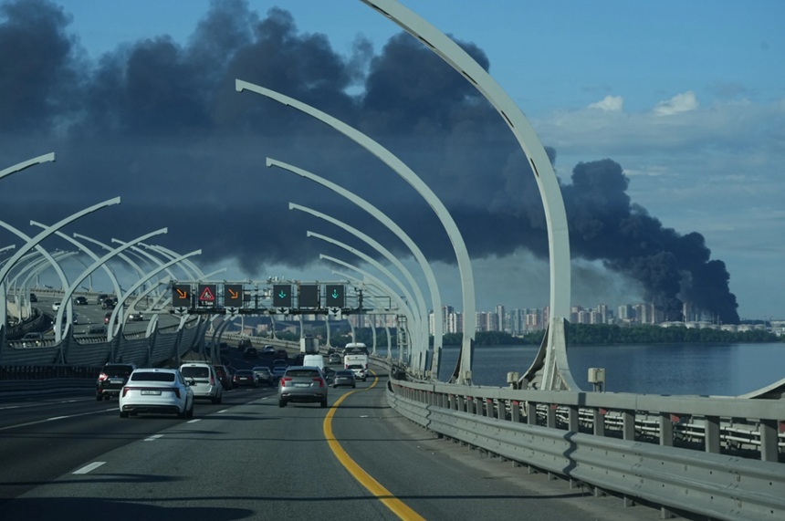 Pod avariat și autostradă blocată în Crimeea după atacuri drone Ucraina, evidențiind criza combustibilului Rusia și penuria combustibil Crimeea. | sursa foto: News.ro Pod avariat și autostradă blocată în Crimeea după atacuri drone Ucraina, evidențiind criza combustibilului Rusia și penuria combustibil Crimeea. | sursa foto: News.ro