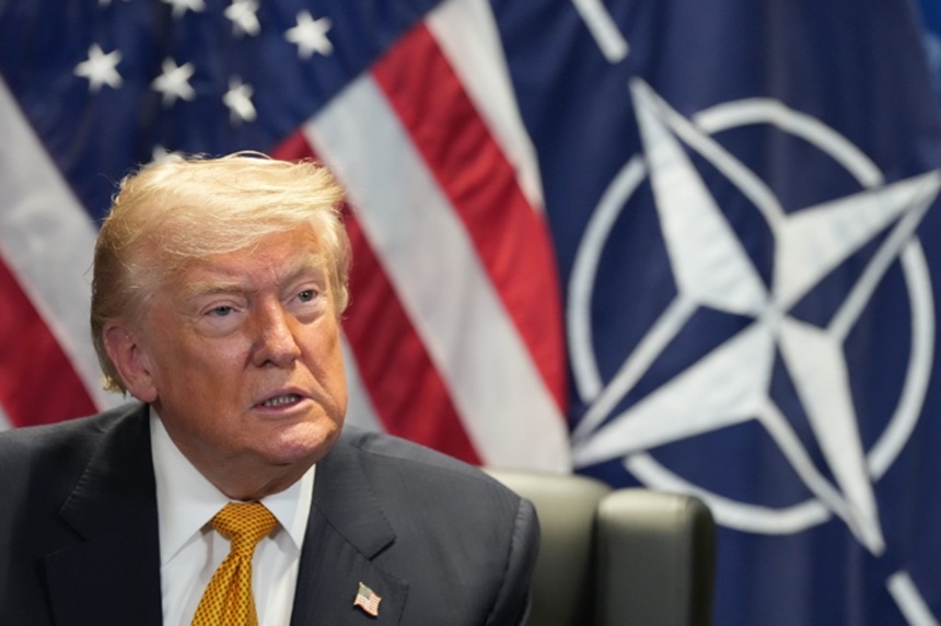 Portavion american în Strâmtoarea Hormuz pregătit pentru atacuri militare SUA Iran în contextul conflictului Iran SUA și tensiunilor regionale. | sursa foto: News.ro Portavion american în Strâmtoarea Hormuz pregătit pentru atacuri militare SUA Iran în contextul conflictului Iran SUA și tensiunilor regionale. | sursa foto: News.ro