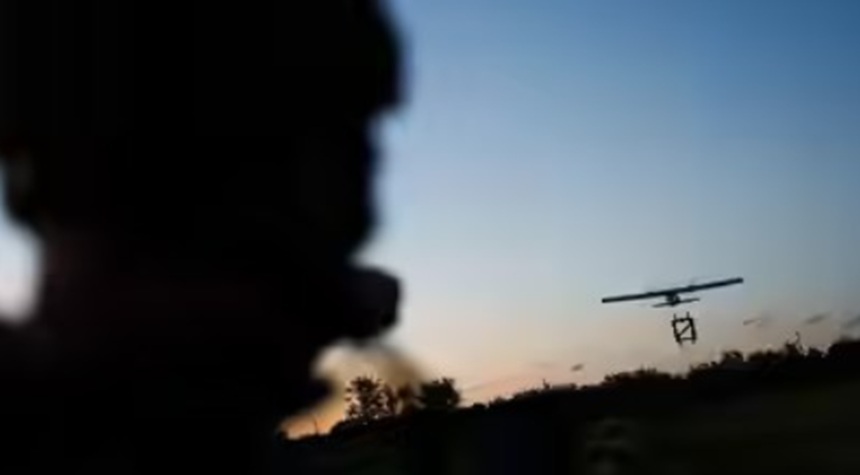 Clădiri avariate și fum dens în districtul Dniprovski din Kiev după atac rusesc cu rachete balistice, pagube capitalei vizibile. | sursa foto: News.ro Clădiri avariate și fum dens în districtul Dniprovski din Kiev după atac rusesc cu rachete balistice, pagube capitalei vizibile. | sursa foto: News.ro