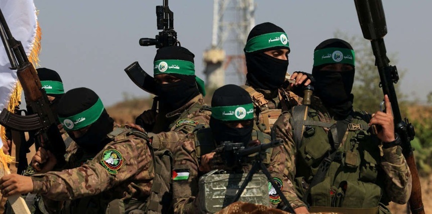 Soldați israelieni patrulează în Fâșia Gaza în timpul atacurilor Israelului, în contextul negocierilor pentru dezarmare Hamas și acord încetare foc. | sursa foto: News.ro Soldați israelieni patrulează în Fâșia Gaza în timpul atacurilor Israelului, în contextul negocierilor pentru dezarmare Hamas și acord încetare foc. | sursa foto: News.ro