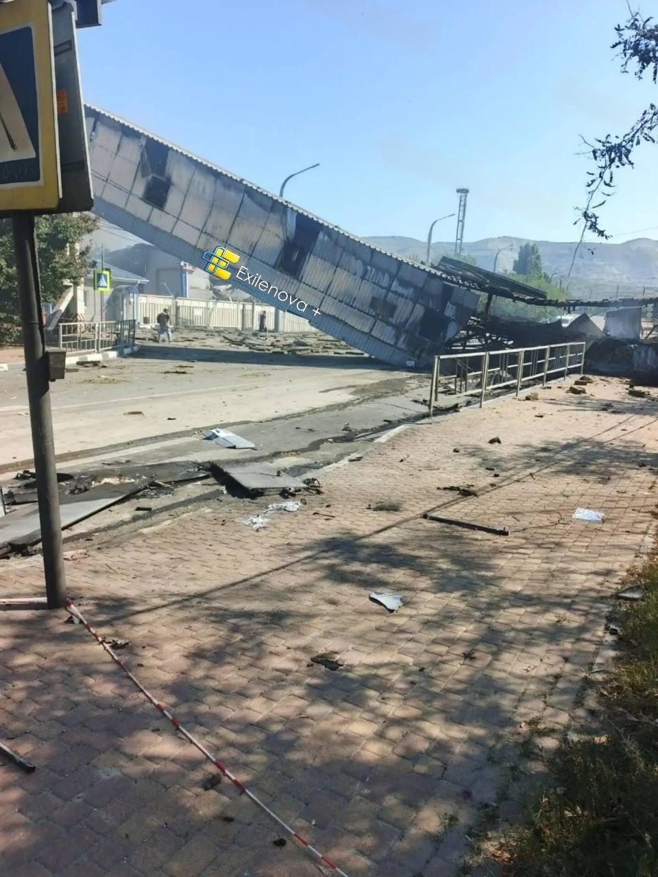 Terminale de cereale avariate în portul Novorossiisk după atac Ucraina Novorossiisk cu drone militare în timpul nopții. | sursa foto: News.ro Terminale de cereale avariate în portul Novorossiisk după atac Ucraina Novorossiisk cu drone militare în timpul nopții. | sursa foto: News.ro