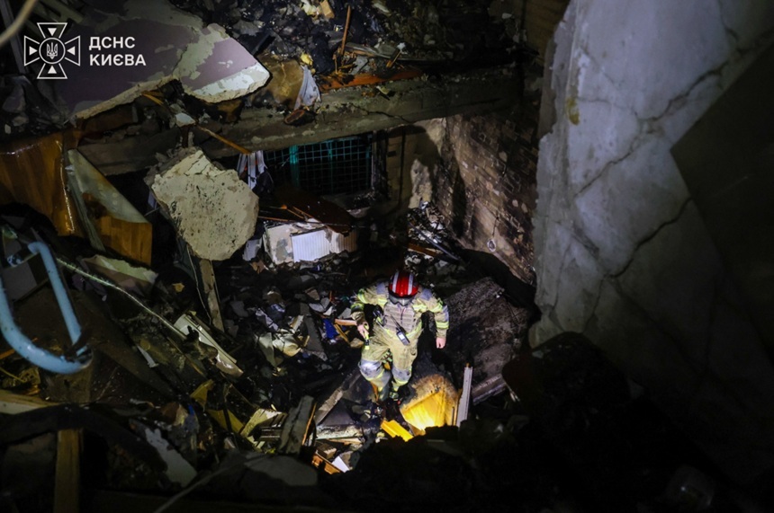 Explozie nocturnă în Kiev după atacuri rusești cu rachete balistice, evidențiind escaladarea conflictului în Ucraina. | sursa foto: News.ro Explozie nocturnă în Kiev după atacuri rusești cu rachete balistice, evidențiind escaladarea conflictului în Ucraina. | sursa foto: News.ro