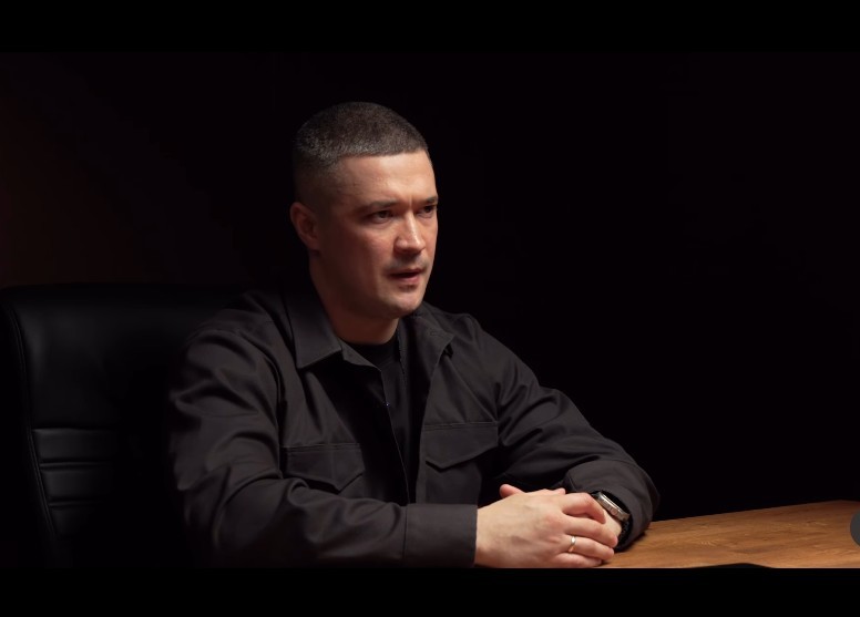 Mîhailo Fedorov vorbind într-un discurs video despre alegeri Ucraina război și criză guvernare după demitere ministru Apărare în contextul conflictului armat. | sursa foto: News.ro Mîhailo Fedorov vorbind într-un discurs video despre alegeri Ucraina război și criză guvernare după demitere ministru Apărare în contextul conflictului armat. | sursa foto: News.ro