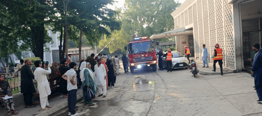 Secția de ginecologie a spitalului PIMS din Islamabad cu echipamente medicale, scena unui incendiu spital Pakistan cu nou-născuți decedați din cauza defecțiunii climatizării | sursa foto: News.ro Secția de ginecologie a spitalului PIMS din Islamabad cu echipamente medicale, scena unui incendiu spital Pakistan cu nou-născuți decedați din cauza defecțiunii climatizării | sursa foto: News.ro
