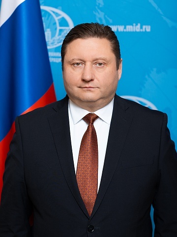 Harta Europei cu simboluri militare și săgeți care indică strategii militari americani privind arme nucleare Europa și răspuns simetric Rusia în contextul tensiunilor nucleare. | sursa foto: News.ro Harta Europei cu simboluri militare și săgeți care indică strategii militari americani privind arme nucleare Europa și răspuns simetric Rusia în contextul tensiunilor nucleare. | sursa foto: News.ro