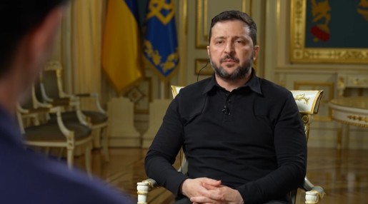 Avionul prezidențial Zelenski survolând spațiul aerian Moldova în timpul atacului cu drone rusești asupra spațiului aerian Moldova. | sursa foto: News.ro Avionul prezidențial Zelenski survolând spațiul aerian Moldova în timpul atacului cu drone rusești asupra spațiului aerian Moldova. | sursa foto: News.ro