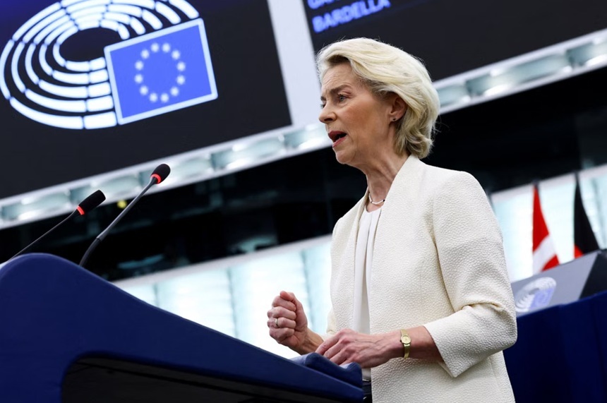 Ursula von der Leyen vorbind în Parlamentul European despre Canada stat membru asociat UE și acord comercial CETA cu premierul canadian Mark Carney lângă ea | sursa foto: News.ro Ursula von der Leyen vorbind în Parlamentul European despre Canada stat membru asociat UE și acord comercial CETA cu premierul canadian Mark Carney lângă ea | sursa foto: News.ro