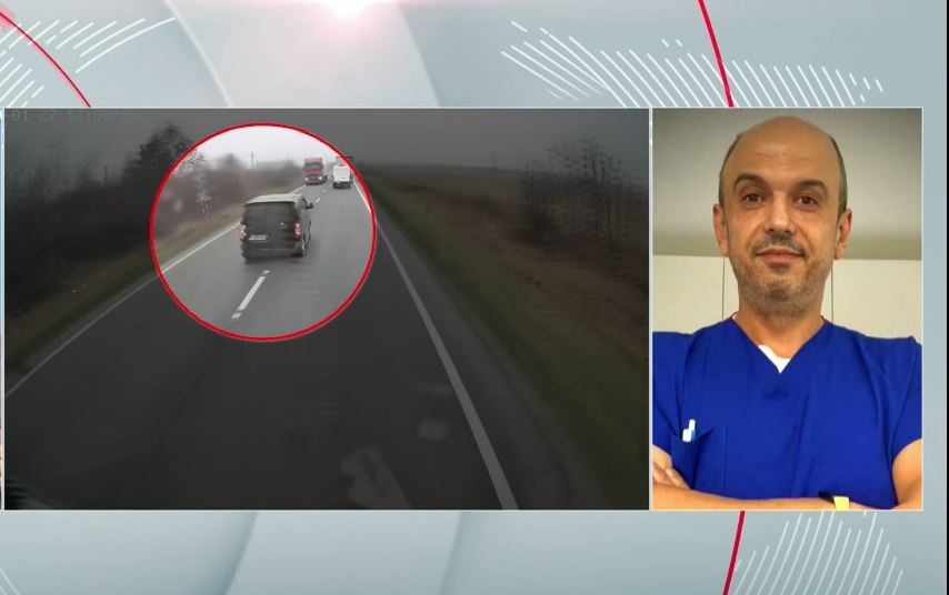 Microbuz avariat pe marginea drumului după accident Timiș, cu echipaje medicale asistând răniți accident posibil din cauza unei probleme tehnice vehicul. | sursa foto: News.ro Microbuz avariat pe marginea drumului după accident Timiș, cu echipaje medicale asistând răniți accident posibil din cauza unei probleme tehnice vehicul. | sursa foto: News.ro