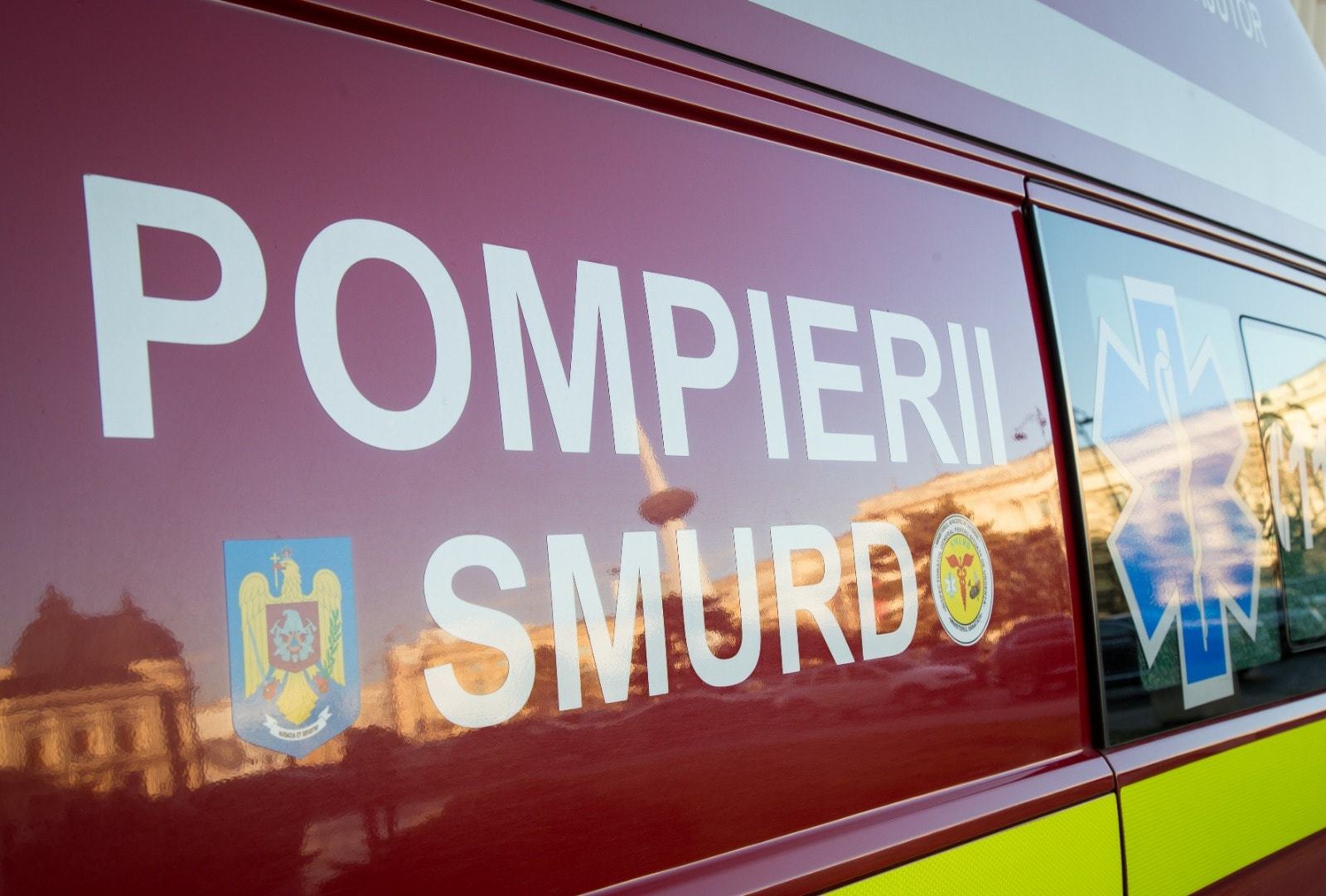 Autoturism complet ars în prăpastie la Buila-Vânturarița, pompieri sting incendiu mașină și vegetație uscată în accident prăpastie Vâlcea. | sursa foto: News.ro Autoturism complet ars în prăpastie la Buila-Vânturarița, pompieri sting incendiu mașină și vegetație uscată în accident prăpastie Vâlcea. | sursa foto: News.ro