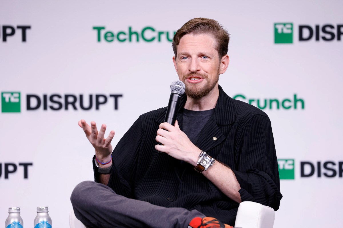 Matt Mullenweg CEO al Automattic într-o conferință, reflectând tensiunile legate de concediul plătit și consiliul administrație Automattic. | sursa foto: TechCrunch Matt Mullenweg CEO al Automattic într-o conferință, reflectând tensiunile legate de concediul plătit și consiliul administrație Automattic. | sursa foto: TechCrunch