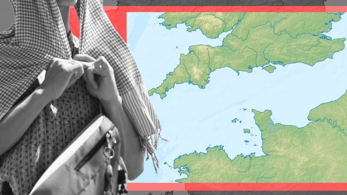 Barcă pneumatică răsturnată în Canalul Mânecii cu migranți Marea Britanie, ilustrând tragedia traversărilor ilegale și decese migranți recente. | sursa foto: Cancan Barcă pneumatică răsturnată în Canalul Mânecii cu migranți Marea Britanie, ilustrând tragedia traversărilor ilegale și decese migranți recente. | sursa foto: Cancan