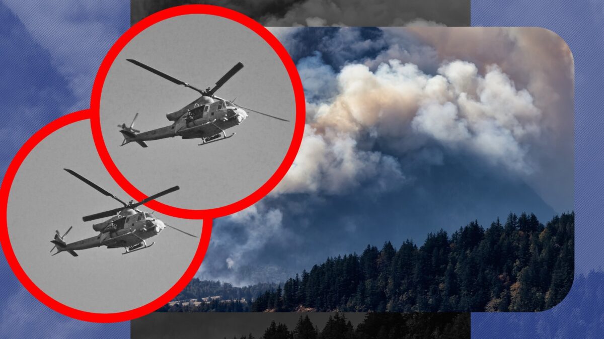 Două elicoptere stingere în zbor deasupra pădurilor incendiate din Grecia, cu pompieri europeni intervenind la incendii Grecia în condiții dificile. | sursa foto: Cancan Două elicoptere stingere în zbor deasupra pădurilor incendiate din Grecia, cu pompieri europeni intervenind la incendii Grecia în condiții dificile. | sursa foto: Cancan