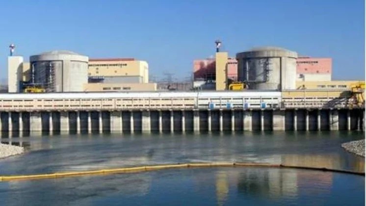 Militari și scafandri EOD detonând explozibili controlat pentru deviere curs Dunării lângă centrala nucleară Cernavodă în intervenție armată. | sursa foto: Economica Militari și scafandri EOD detonând explozibili controlat pentru deviere curs Dunării lângă centrala nucleară Cernavodă în intervenție armată. | sursa foto: Economica