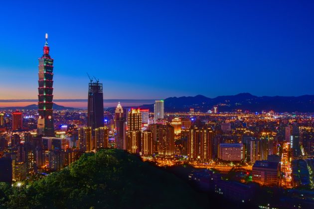 Navă militară americană transportând echipamente pentru livrare arme Taiwan în contextul tensiunilor China-Taiwan și apărare aeriană Taiwan. | sursa foto: Economica Navă militară americană transportând echipamente pentru livrare arme Taiwan în contextul tensiunilor China-Taiwan și apărare aeriană Taiwan. | sursa foto: Economica