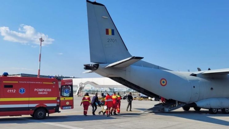 Aeronavă militară pregătită pentru transport aerian medical, gata să preia șase pacienți cu arsuri grave în misiuni umanitare spre Paris. | sursa foto: Economica Aeronavă militară pregătită pentru transport aerian medical, gata să preia șase pacienți cu arsuri grave în misiuni umanitare spre Paris. | sursa foto: Economica