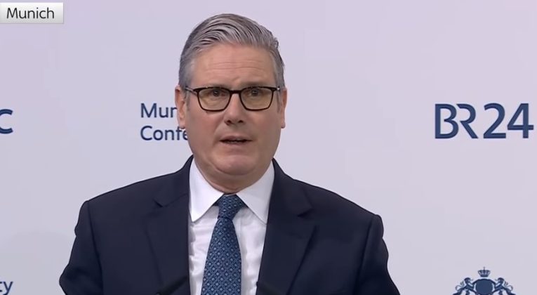 Bază militară Regatul Unit cu echipamente de apărare activă, pregătită pentru atacuri rachete Iran și protecția securității cetățenilor britanici. | sursa foto: Economica Bază militară Regatul Unit cu echipamente de apărare activă, pregătită pentru atacuri rachete Iran și protecția securității cetățenilor britanici. | sursa foto: Economica