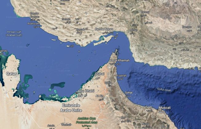 Strâmtoarea Ormuz sub control iranian cu nave comerciale și militare în contextul negocierilor nucleare tensionate între Iran și SUA. | sursa foto: Economica Strâmtoarea Ormuz sub control iranian cu nave comerciale și militare în contextul negocierilor nucleare tensionate între Iran și SUA. | sursa foto: Economica