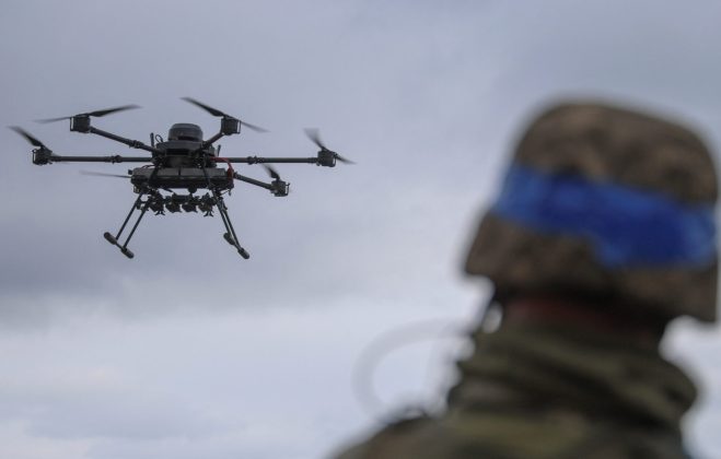 Laboratoriști ucraineni și britanici colaborând în laboratoarele Avengers AI pentru inteligență artificială apărare în parteneriat Marea Britanie Ucraina. | sursa foto: Economica Laboratoriști ucraineni și britanici colaborând în laboratoarele Avengers AI pentru inteligență artificială apărare în parteneriat Marea Britanie Ucraina. | sursa foto: Economica