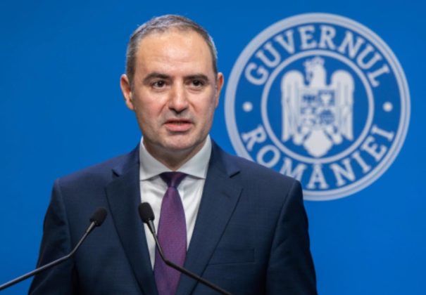 Ministrul Alexandru Nazare discutând inovație financiară la reuniunea ECOFIN Dublin, alături de oficiali pentru cooperare economică România Franța | sursa foto: Economica Ministrul Alexandru Nazare discutând inovație financiară la reuniunea ECOFIN Dublin, alături de oficiali pentru cooperare economică România Franța | sursa foto: Economica