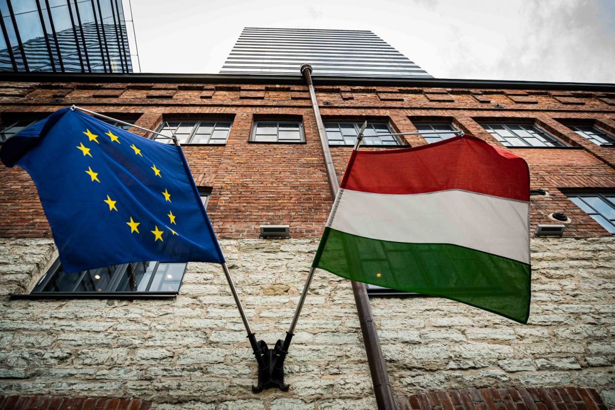 Comisarul european Michael McGrath discutând cu oficiali ungari despre statul de drept Ungaria, fonduri europene și reforme legislative la Budapesta. | sursa foto: G4Media Comisarul european Michael McGrath discutând cu oficiali ungari despre statul de drept Ungaria, fonduri europene și reforme legislative la Budapesta. | sursa foto: G4Media