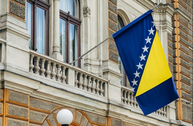 Diplomați europeni și americani în discuții tensionate la Consiliul de Implementare a Păcii privind implicarea SUA Bosnia și tensiuni diplomatice Europa SUA. | sursa foto: G4Media Diplomați europeni și americani în discuții tensionate la Consiliul de Implementare a Păcii privind implicarea SUA Bosnia și tensiuni diplomatice Europa SUA. | sursa foto: G4Media