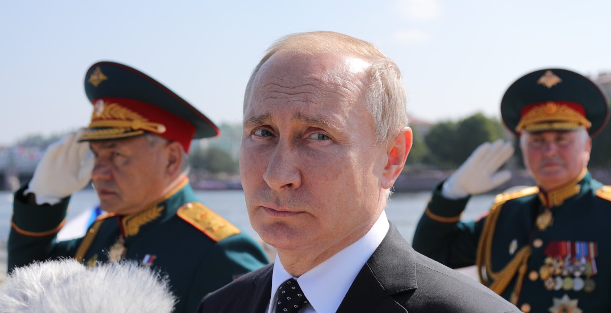 Generalul Andrei Ivanaev discutând cu ofițeri ruși lângă drone militare Rusia pe frontul din Ucraina, reflectând schimbări armata rusă Ucraina și comandanți ruși. | sursa foto: G4Media Generalul Andrei Ivanaev discutând cu ofițeri ruși lângă drone militare Rusia pe frontul din Ucraina, reflectând schimbări armata rusă Ucraina și comandanți ruși. | sursa foto: G4Media