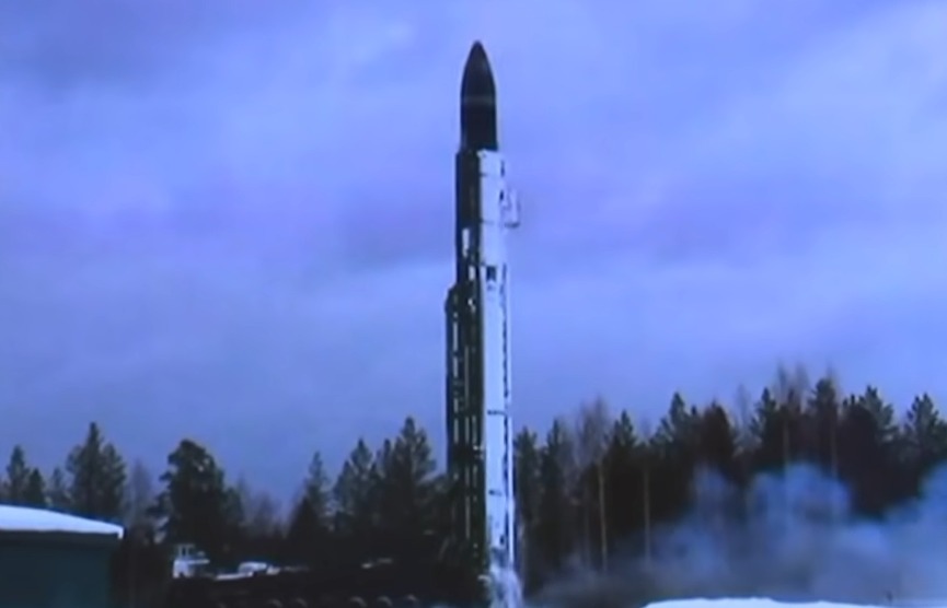 Harta Arcticei cu zone marcate ce indică amplasamentele arsenalului nuclear Rusia și punctele critice pentru securitate regională Finlanda. | sursa foto: G4Media Harta Arcticei cu zone marcate ce indică amplasamentele arsenalului nuclear Rusia și punctele critice pentru securitate regională Finlanda. | sursa foto: G4Media